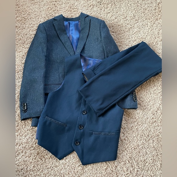 - Isaac Mizrahi New York Boys 3-Piece Suit Size 8 Navy